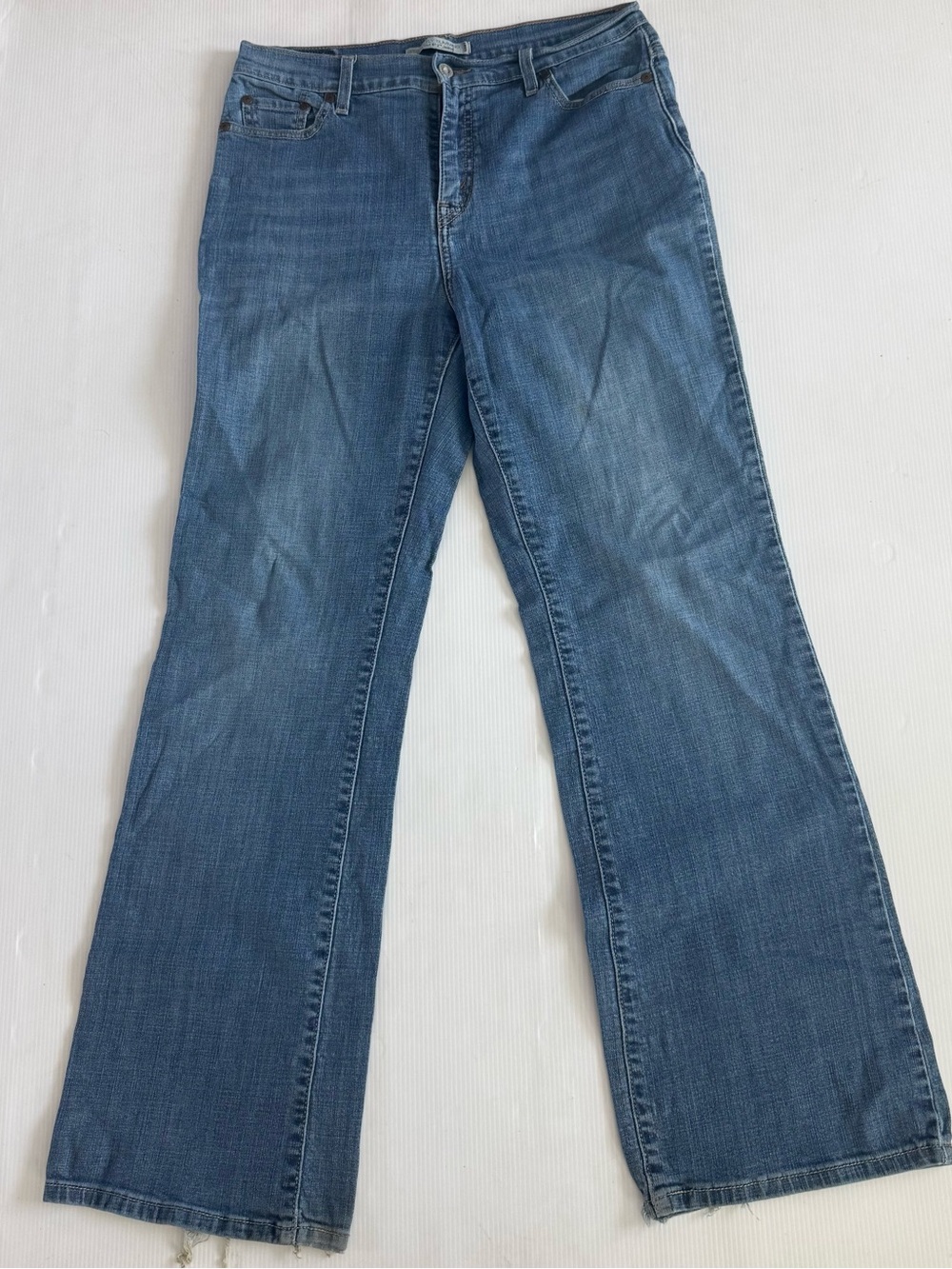 Levi’s 512 Perfectly Slimming Bootcut Jeans Women's 12M Blue Denim Stretch 31X31
